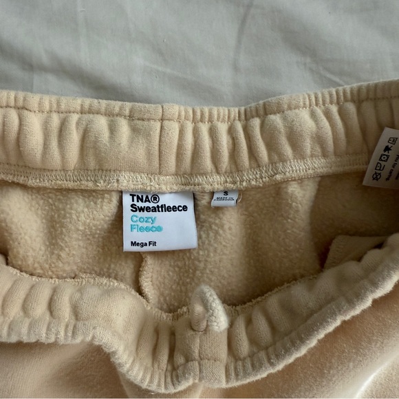 Aritzia TNA Sweatfleece Light Butter Yellow Sweat Set - Picture 10 of 12